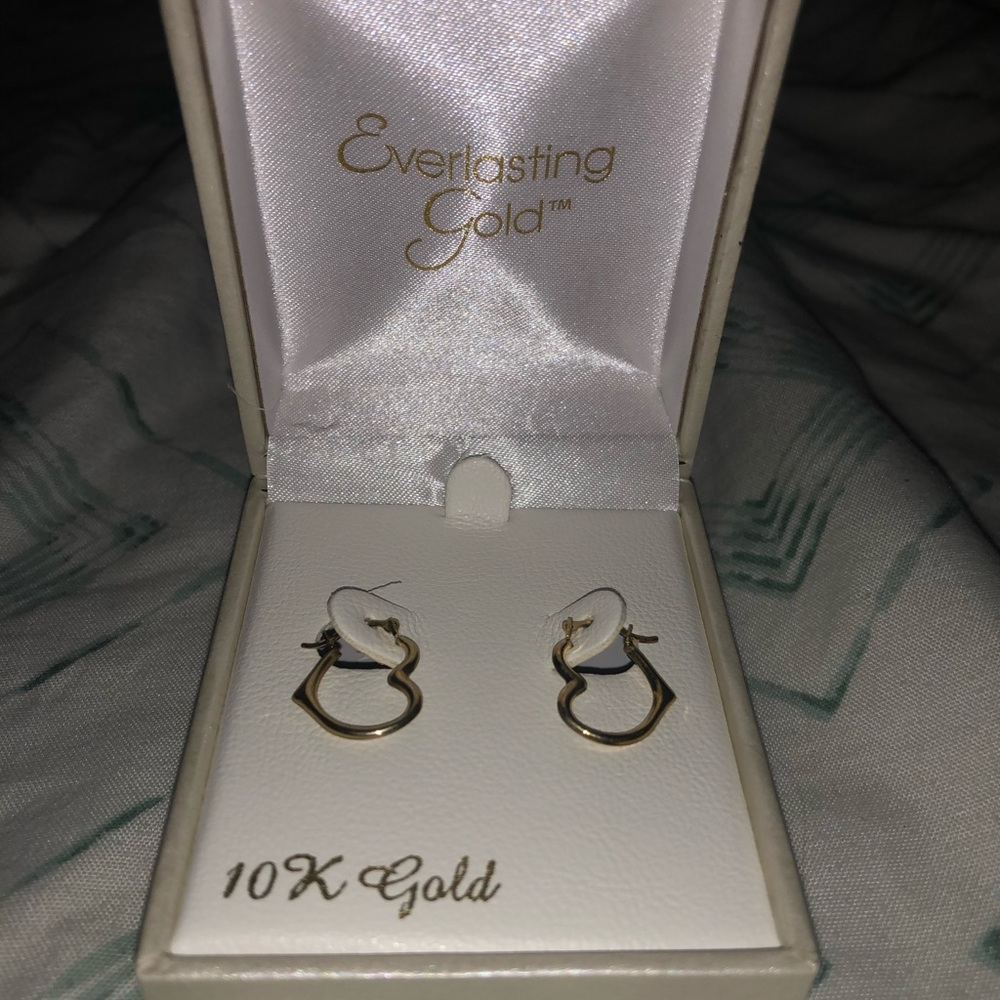 10k Gold Heart earrings